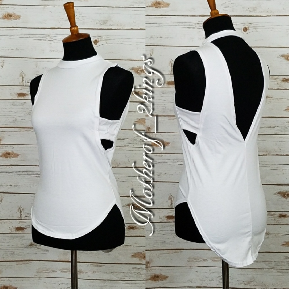 π WHITE SLEEVELESS CUTOUT TOP - Picture 2 of 3